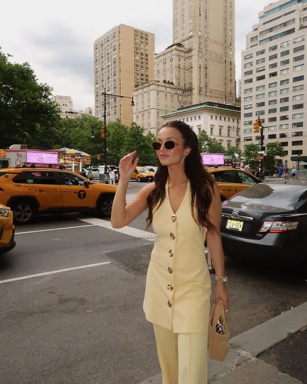 Lili wears the Irida Set in XS