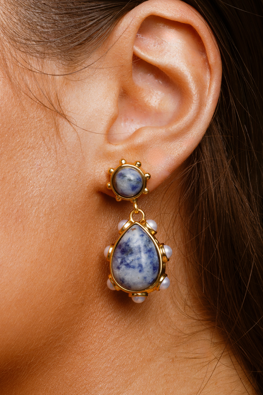 Perla statement stud earrings with gold star design, ideal gift accessory.