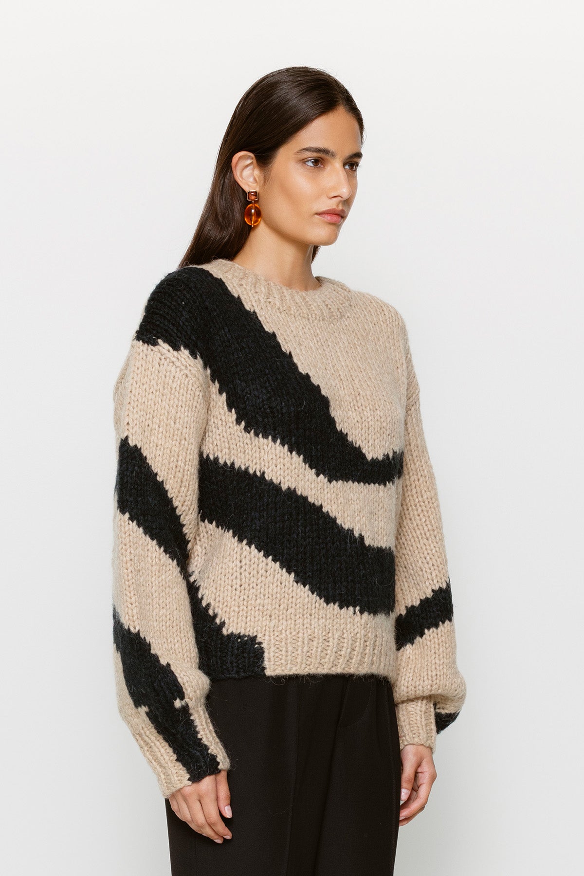 Chunky wool blend crew neck jumper with neutral wave pattern, worn by Kendall Jenner.