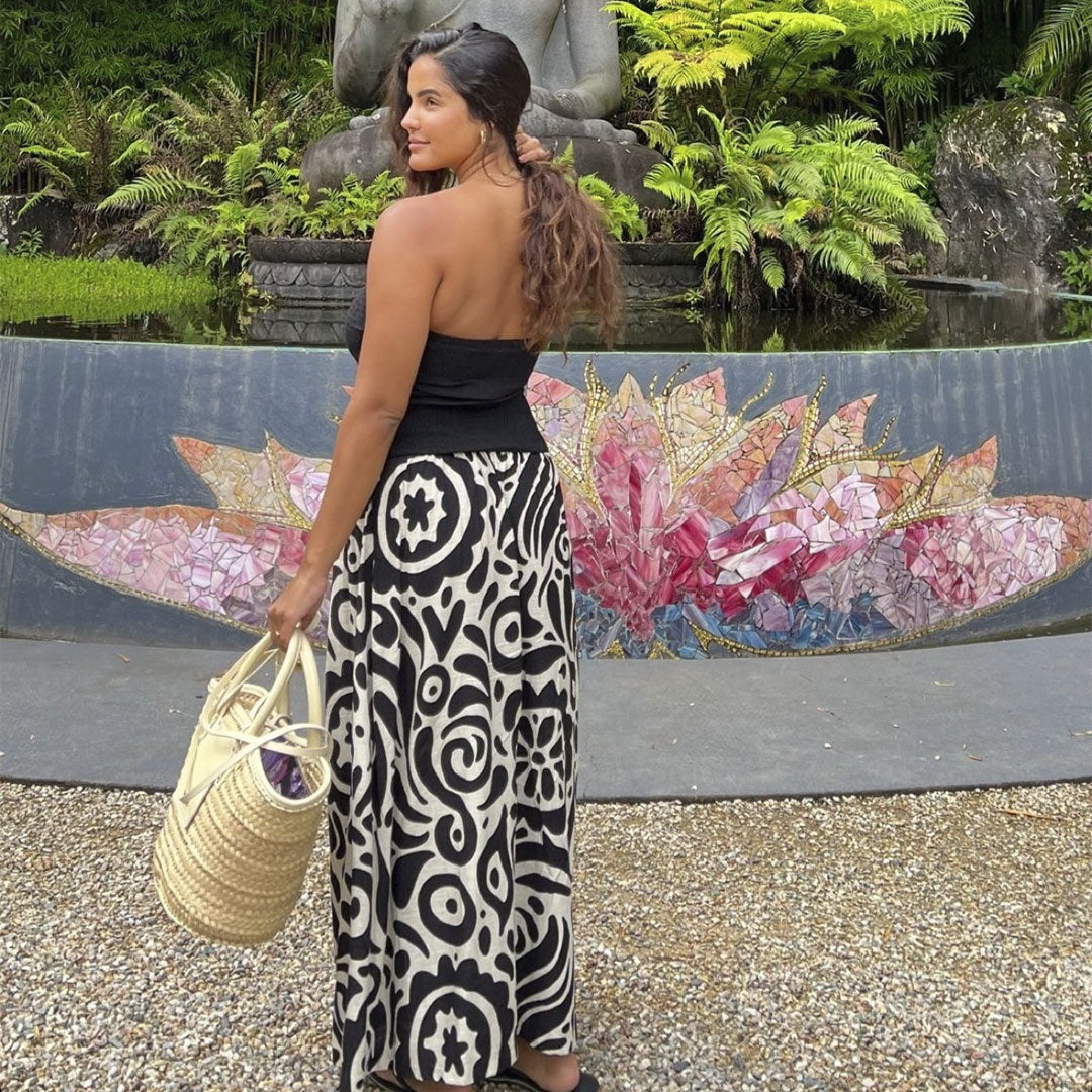 Julia wears the Alyss Maxi in M