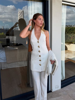 Felicity wears the Irida Set in S 