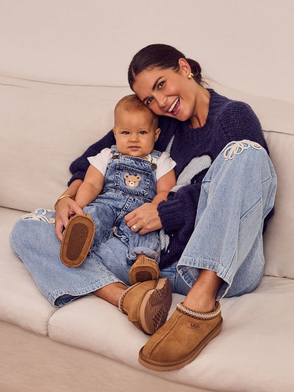 Chloe wears the El Toro Denim Jean in S