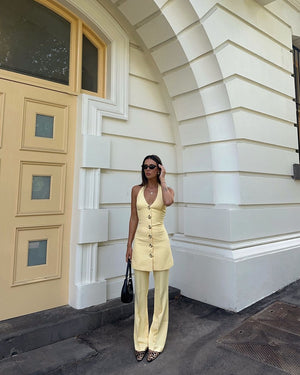 Rahnee wears the Irida set in XS