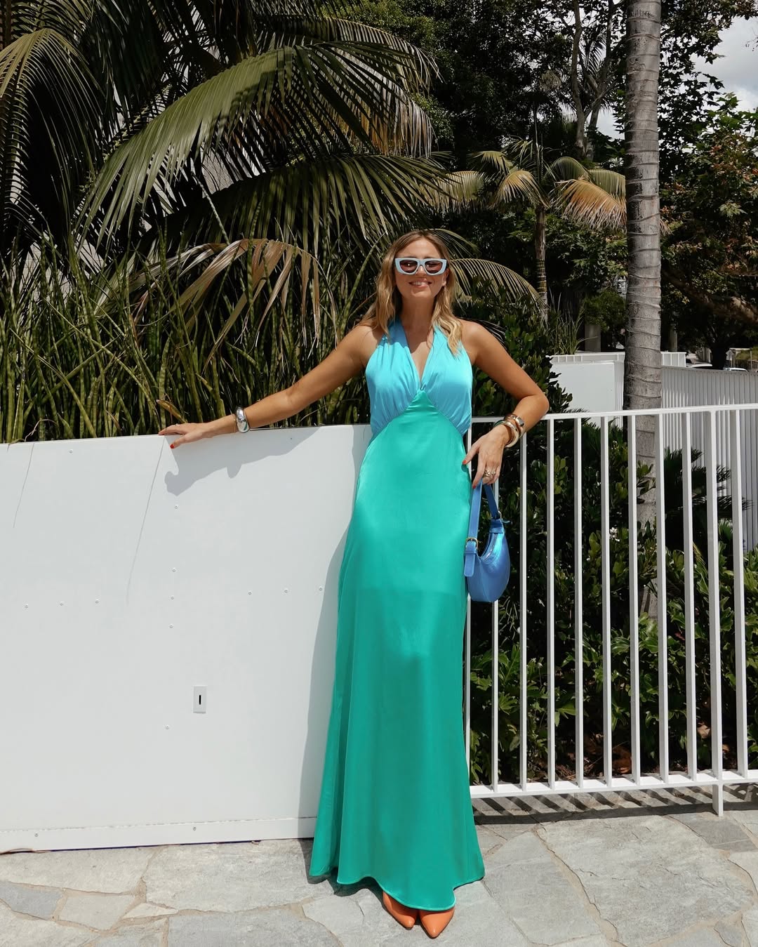 Eloise wears the Oahu in S