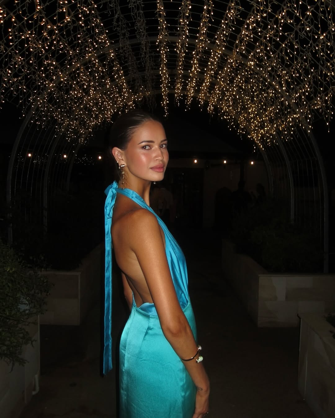 Gemma wears the Oahu in XS