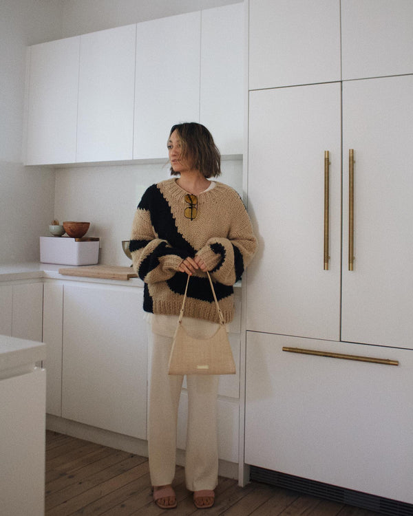 Arianne Witt wears size M/L
