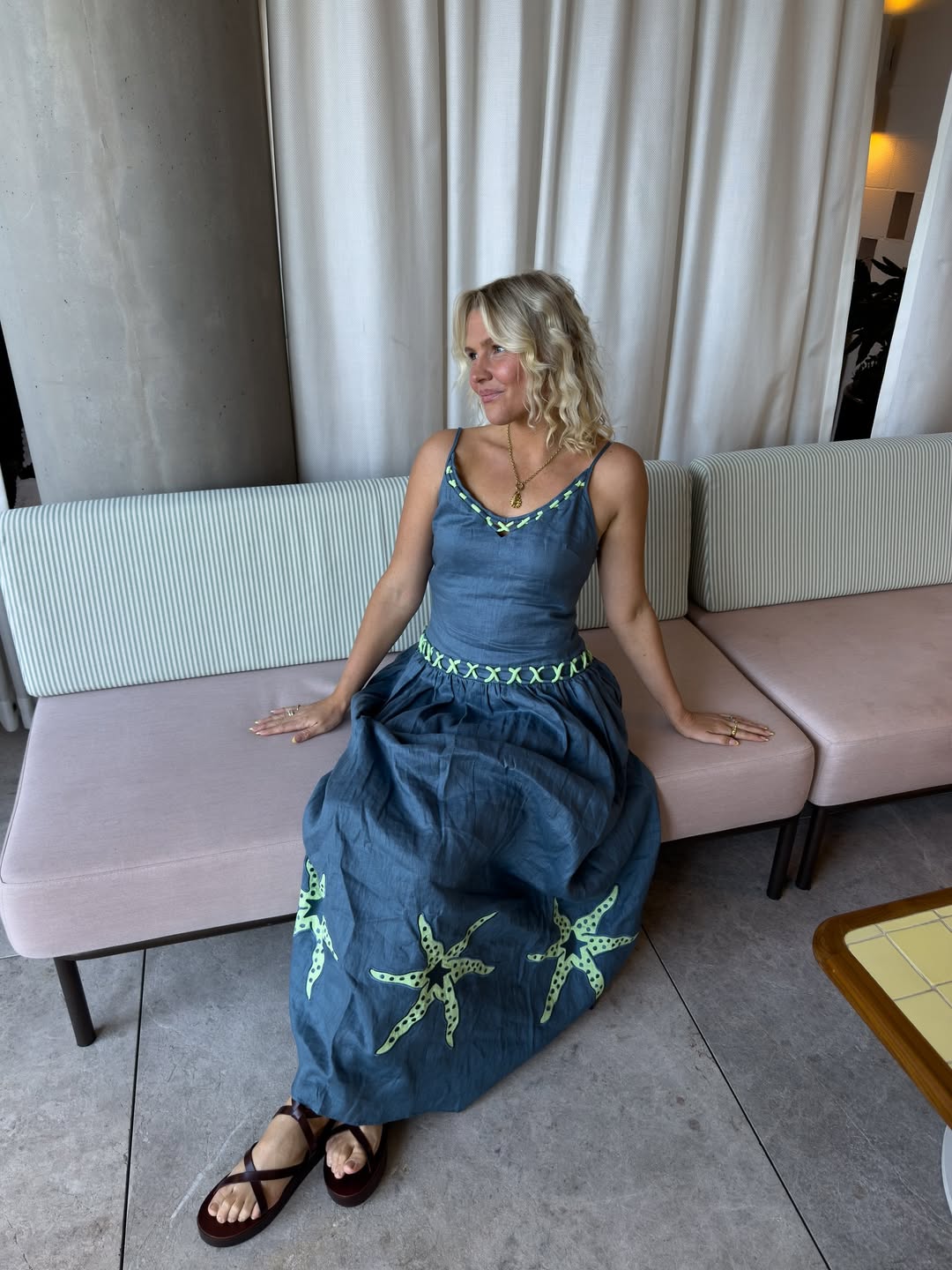 Sarah wears the Kiki in size M