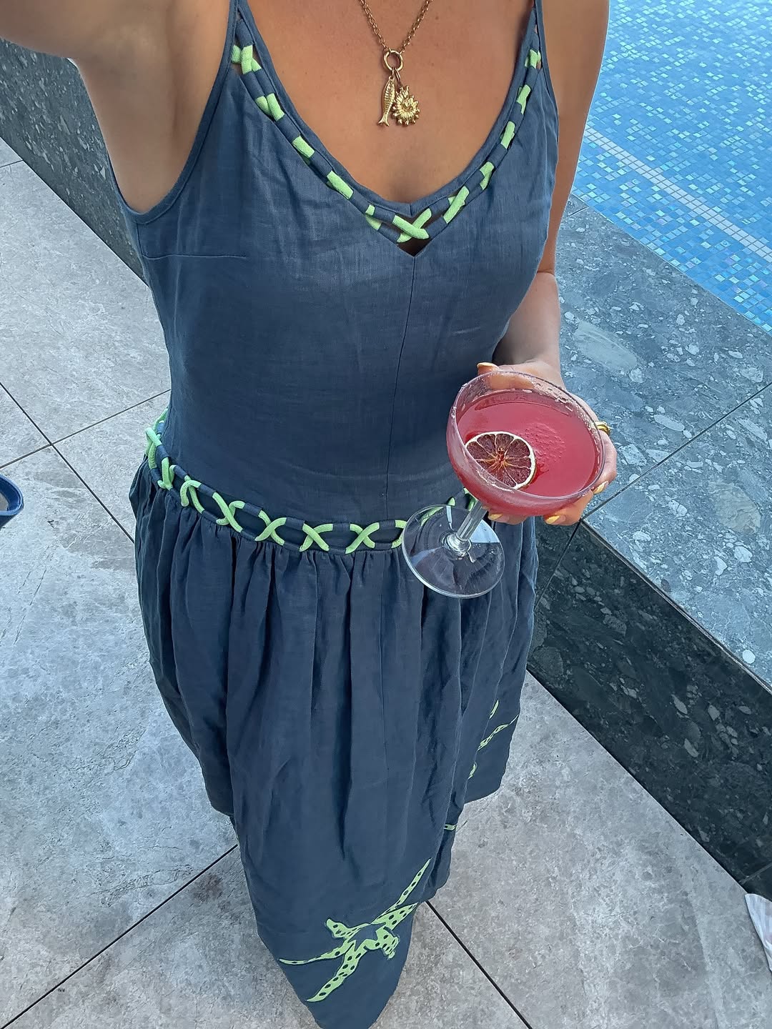 Sarah wears the Kiki in size M