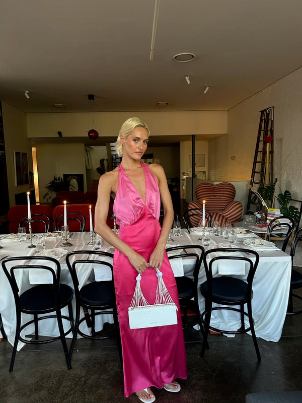 Emma wears the Oahu Dress in S