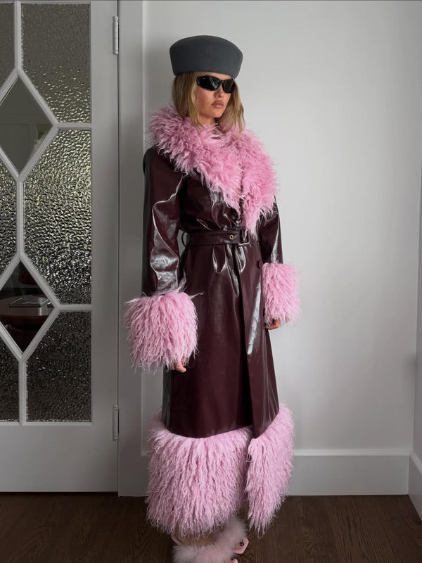 Paris wears the Abrigo Coat in S