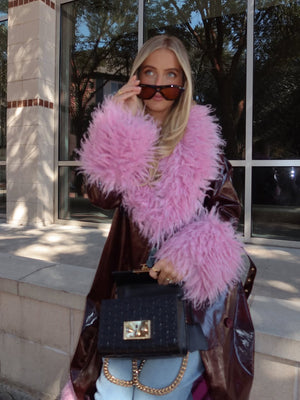 Vanessa wears the Abrigo Coat in S